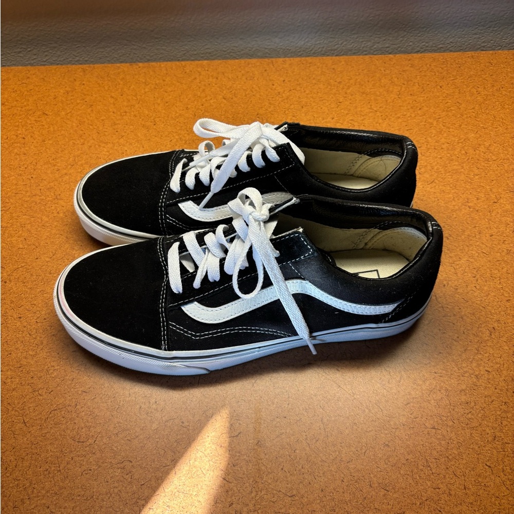 Vans Old Skool shoes Black & White Women Size 9 Skate Shoes LIKE NEW!